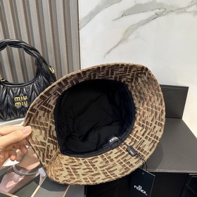 Винтажная шляпа FENDI с монограммой Ви