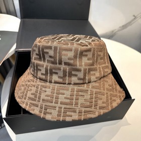 Винтажная шляпа FENDI с монограммой Ви