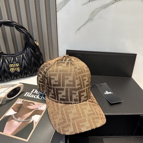 Винтажная бейсболка FENDI с монограммо