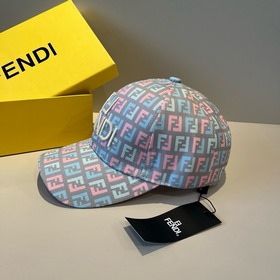 Кепка FENDI Vintage Print Baseball Cap