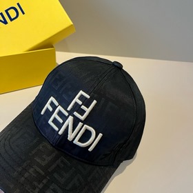 Кепка FENDI Vintage Print Baseball Cap