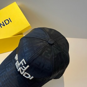 Кепка FENDI Vintage Print Baseball Cap