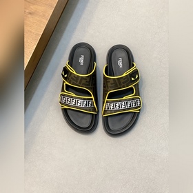 FENDI Флип-флопы и сандалии Fendi уже