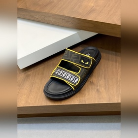 FENDI Флип-флопы и сандалии Fendi уже 