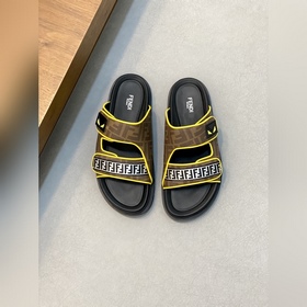 FENDI Флип-флопы и сандалии Fendi уже
