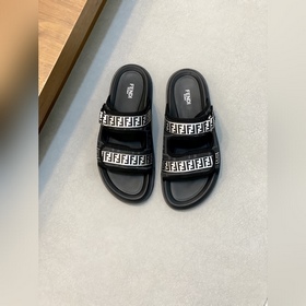 FENDI Флип-флопы и сандалии Fendi уже