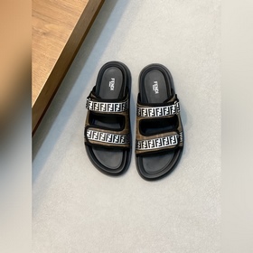 FENDI Fendi Шлепанцы и сандалии уже в