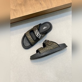 FENDI Флопсы и сандалии Fendi уже в пр