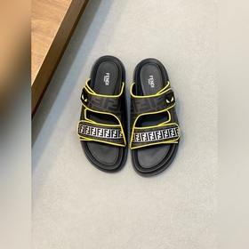FENDI Флип-флопы и сандалии Fendi уже