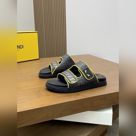 FENDI Флип-флопы и сандалии Fendi уже