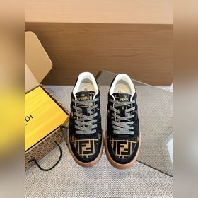 Новые цветные кроссовки Fendi Trainer