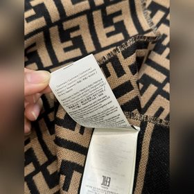 Самый популярный шарф Fendi в этом год