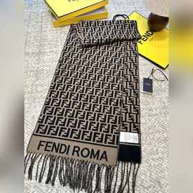 Самый популярный шарф Fendi в этом год