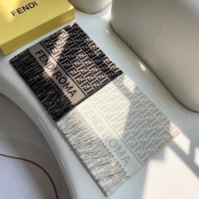 Самый популярный шарф Fendi в этом год