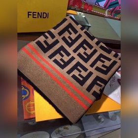 Непревзойденная шерстяная накидка Fend