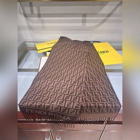 Новинка： самый популярный шарф Fendi э