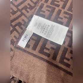 Новинка： самый популярный шарф Fendi э