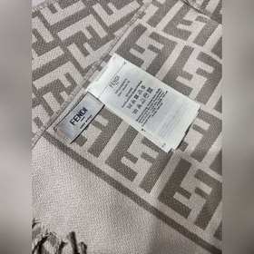 Новинка： самый популярный шарф Fendi э