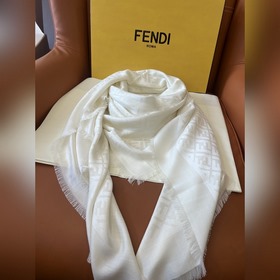 Fendi New [Шарф-шаль из шелка с жакк