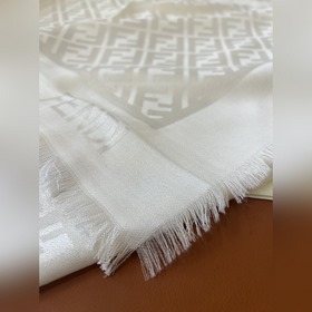 Fendi New [Шарф-шаль из шелка с жакк
