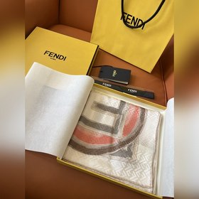 FENDI никогда не разочаровывает; узор