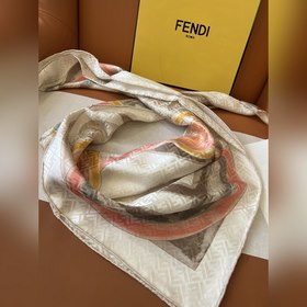 FENDI никогда не разочаровывает; узор 