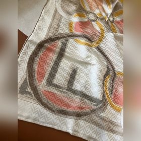 FENDI никогда не разочаровывает; узор 