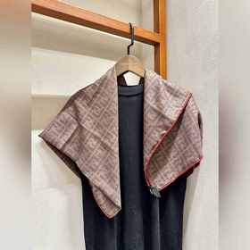 Fendi  Простой и минималистичный, он