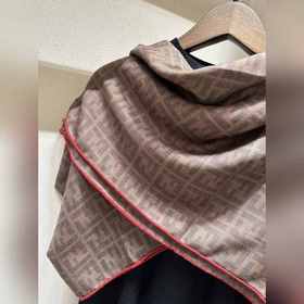Fendi  Простой и минималистичный, он