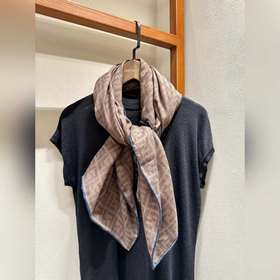 Fendi  Простой и минималистичный, он