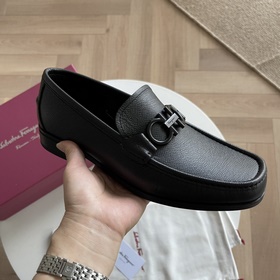 Новинка： мокасины Ferragamo с пряжкой