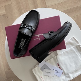 Новинка： мокасины Ferragamo с пряжкой 