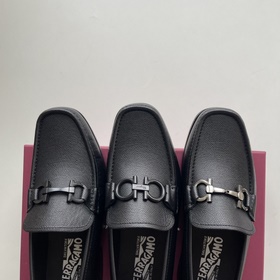 Новинка： мокасины Ferragamo с пряжкой 