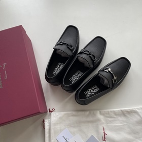 Новинка： мокасины Ferragamo с пряжкой 