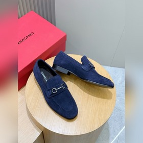 Лоферы Ferragamo Gancini с пряжкой и к