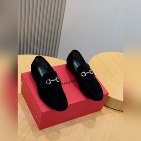 Лоферы Ferragamo Gancini с пряжкой и к