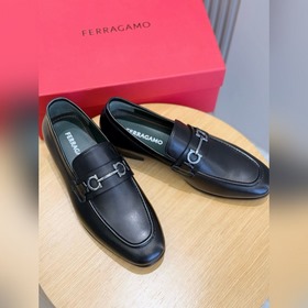 Лоферы Ferragamo Gancini с пряжкой и к