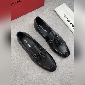 Лоферы Ferragamo Gancini с пряжкой и к