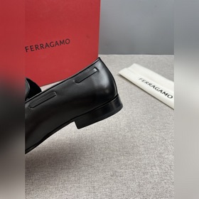 Лоферы Ferragamo Gancini с пряжкой и к