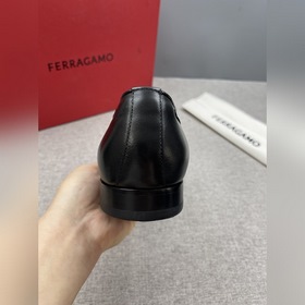 Лоферы Ferragamo Gancini с пряжкой и к