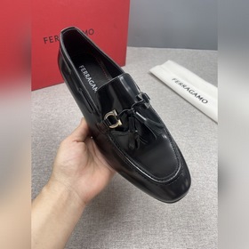 Лоферы Ferragamo Gancini с пряжкой и к