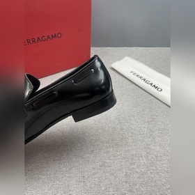 Лоферы Ferragamo Gancini с пряжкой и к