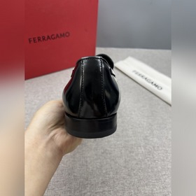 Лоферы Ferragamo Gancini с пряжкой и к