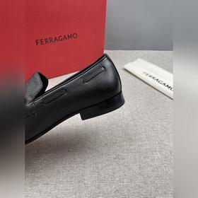 Лоферы Ferragamo Gancini с пряжкой и к