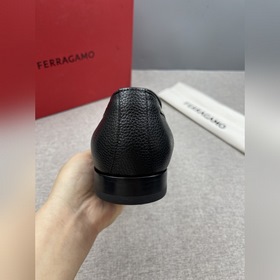 Лоферы Ferragamo Gancini с пряжкой и к