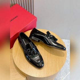 Лоферы Ferragamo Gancini с пряжкой и к