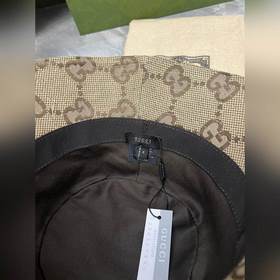 Эта рыбацкая шляпа от GU входит в нову