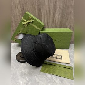 Эта рыбацкая шляпа от GU входит в нову