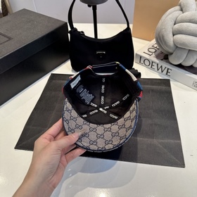 Официальный сайт GUCCI Бейсболка Новин