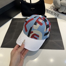 Официальный сайт GUCCI Бейсболка Новин